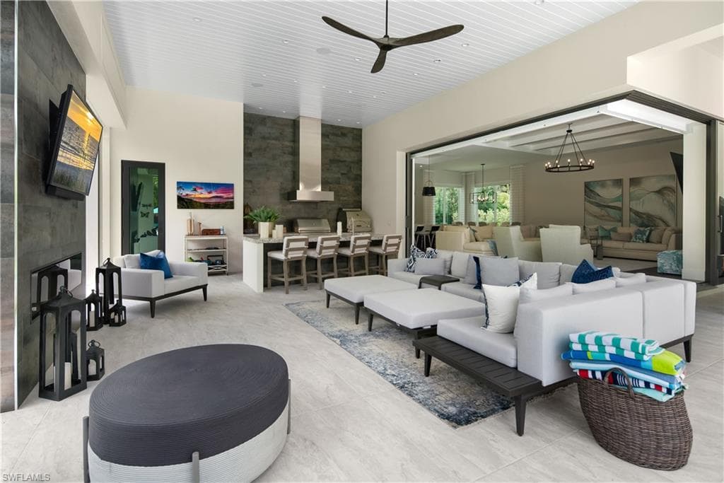 882 Cassena Rd, Naples, FL 34108-20