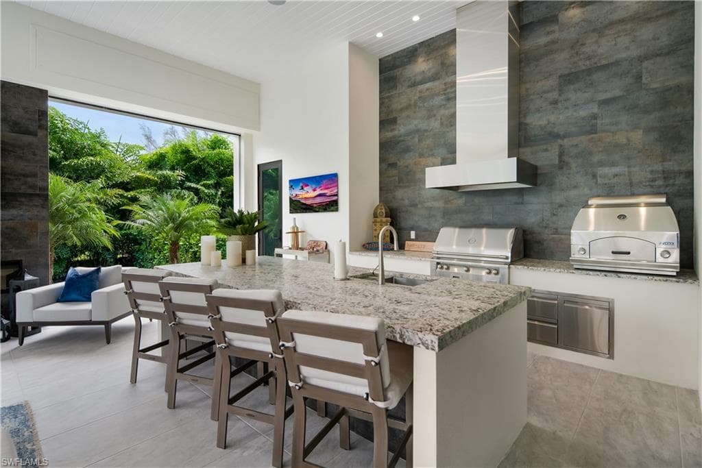 882 Cassena Rd, Naples, FL 34108-22