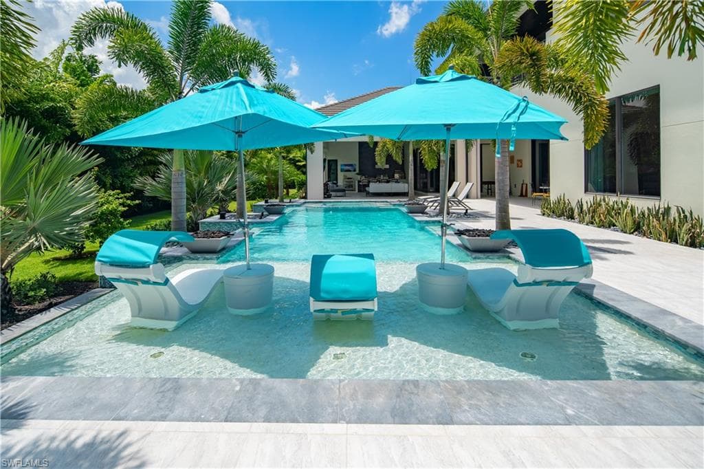 882 Cassena Rd, Naples, FL 34108-25