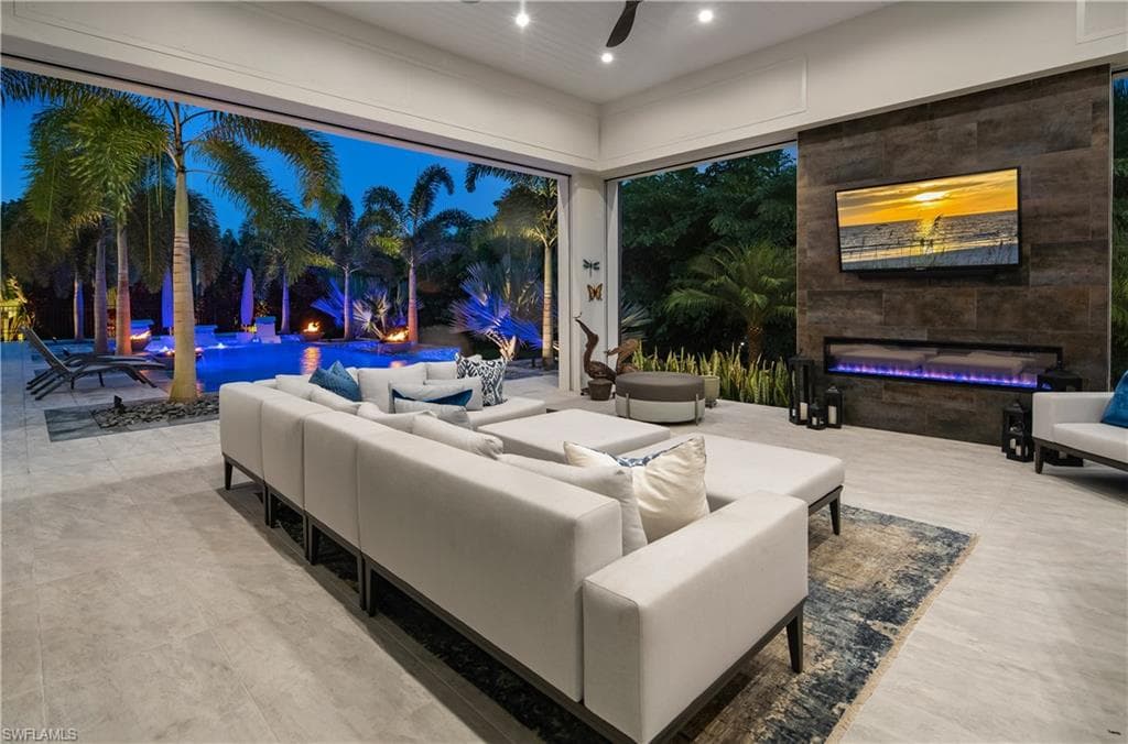 882 Cassena Rd, Naples, FL 34108-41