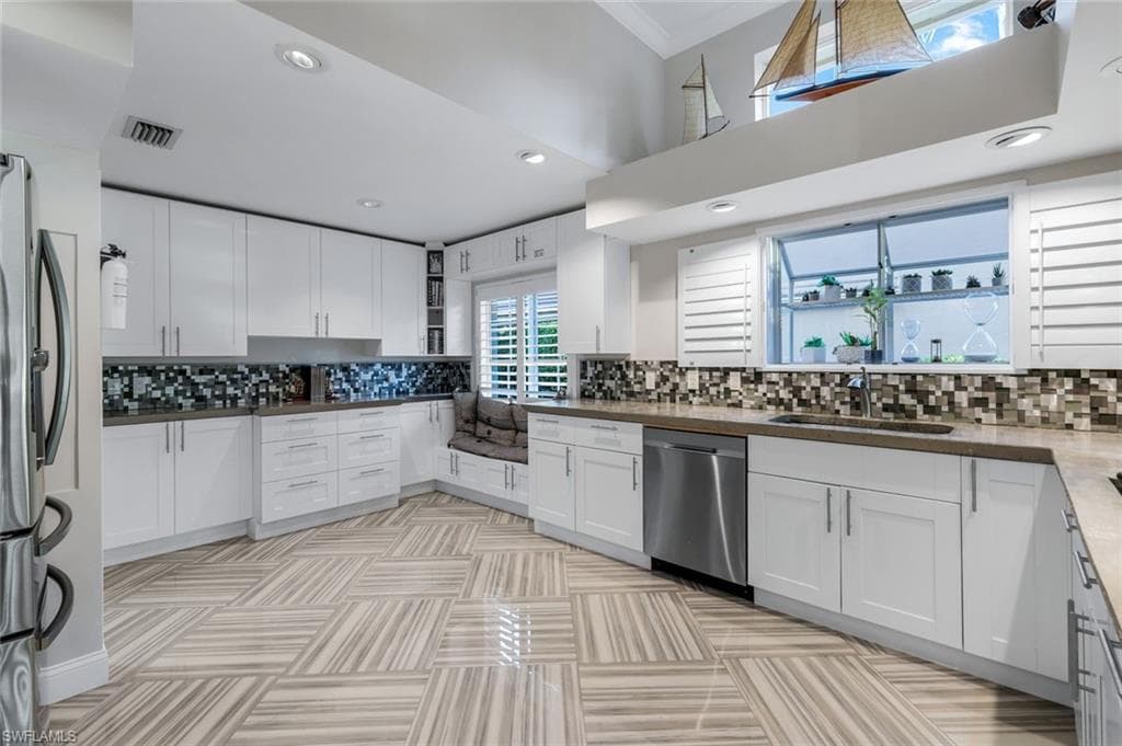10366 Quail Crown Dr, Naples, FL 34119-8