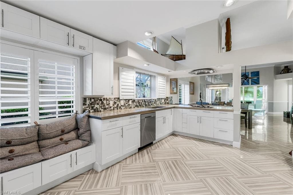 10366 Quail Crown Dr, Naples, FL 34119-9