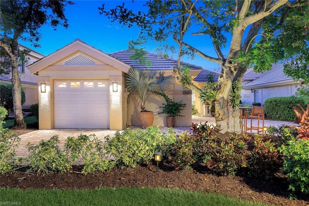 10366 Quail Crown Dr, Naples, FL 34119-20