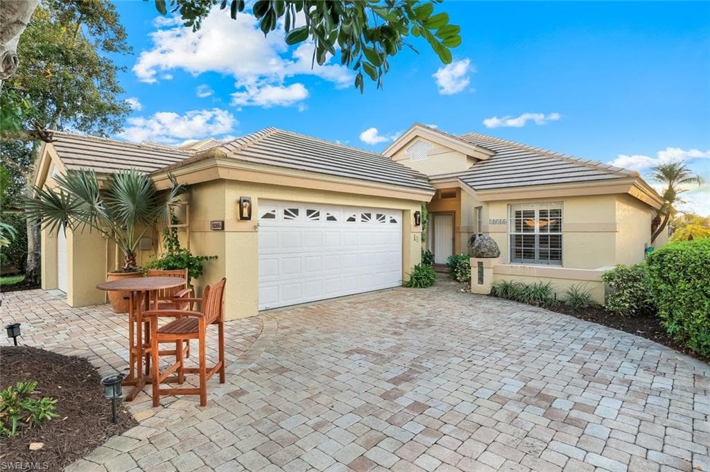 10366 Quail Crown Dr, Naples, FL 34119-32