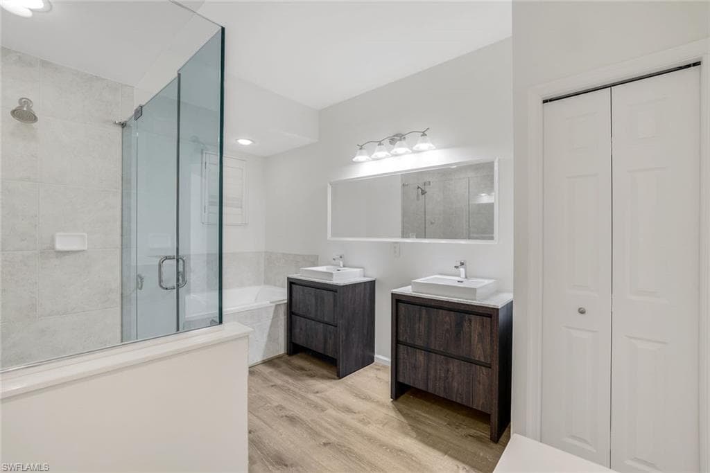 6875 Ascot Dr 6, Naples, FL 34113-14