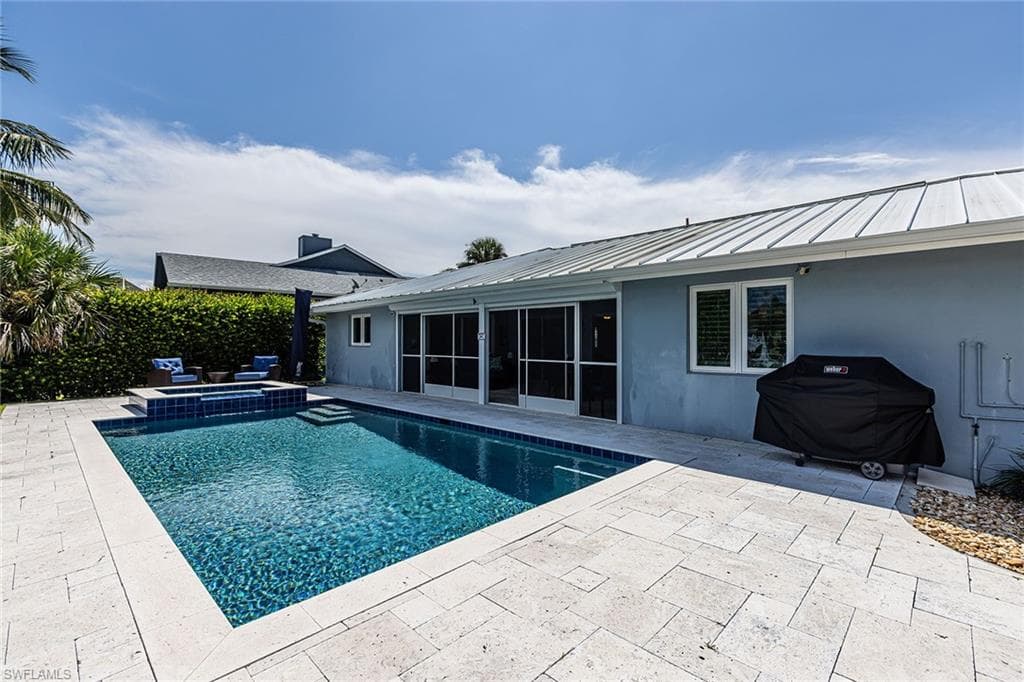 816 Manor Ter, Marco Island, FL 34145-18