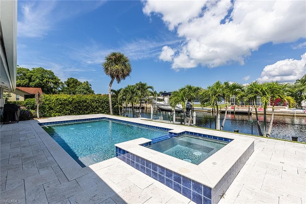 816 Manor Ter, Marco Island, FL 34145-20