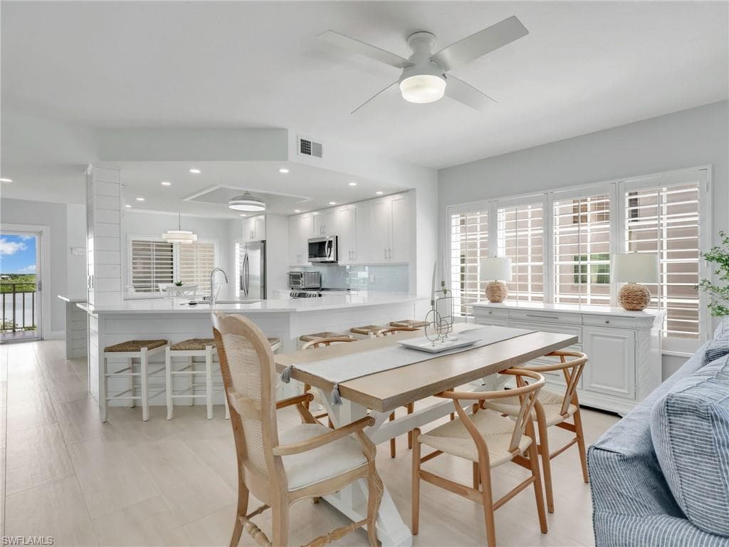 13105 Vanderbilt Dr 606, Naples, FL 34110-8