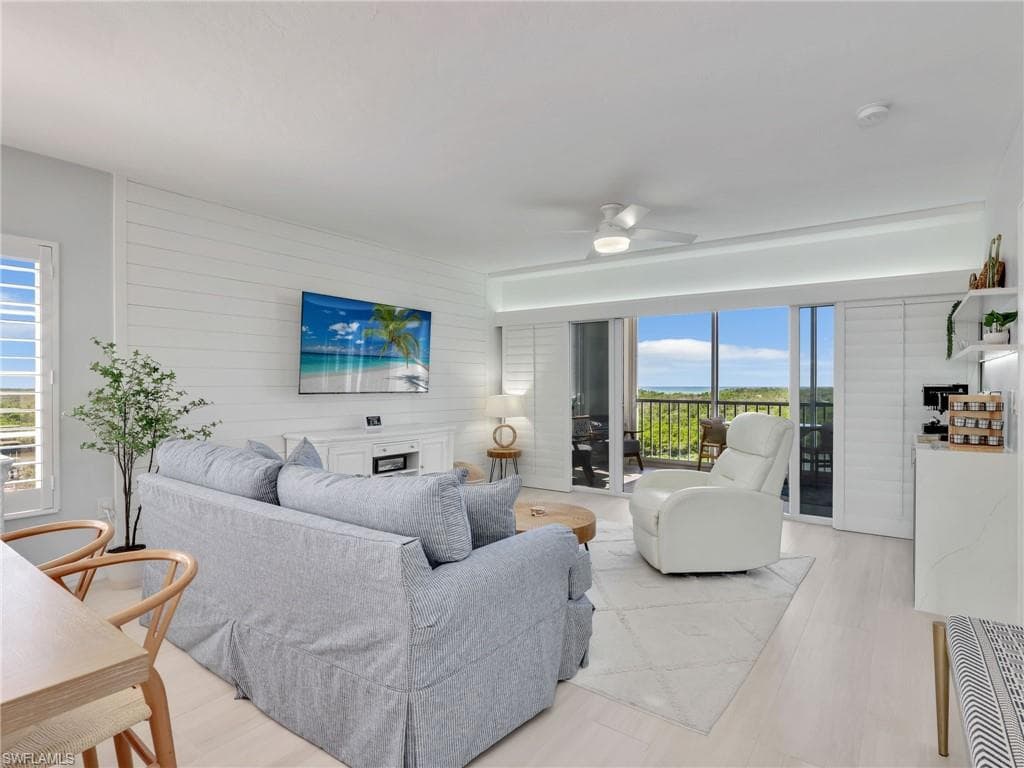 13105 Vanderbilt Dr 606, Naples, FL 34110-9