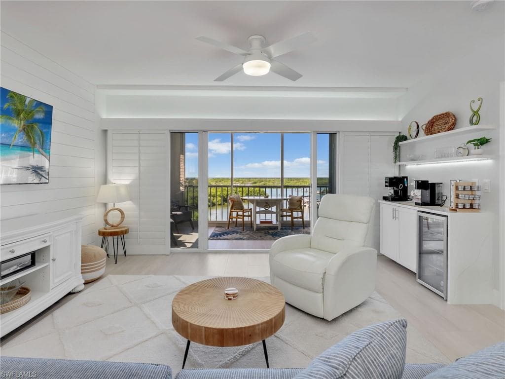 13105 Vanderbilt Dr 606, Naples, FL 34110-13