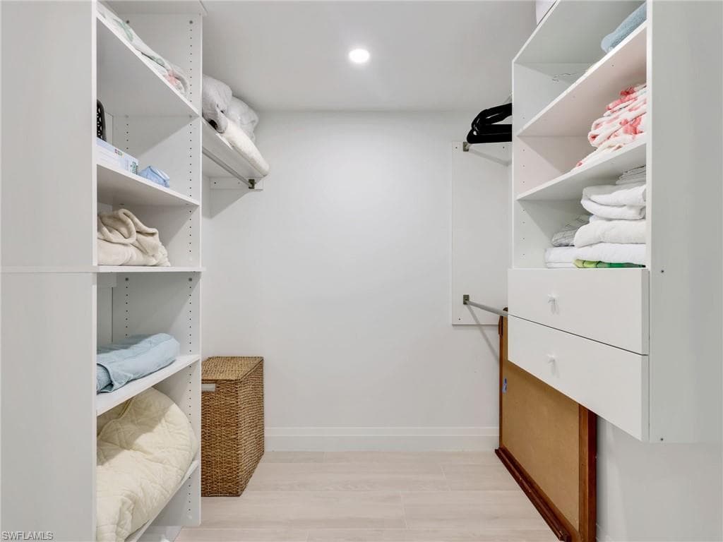 13105 Vanderbilt Dr 606, Naples, FL 34110-21