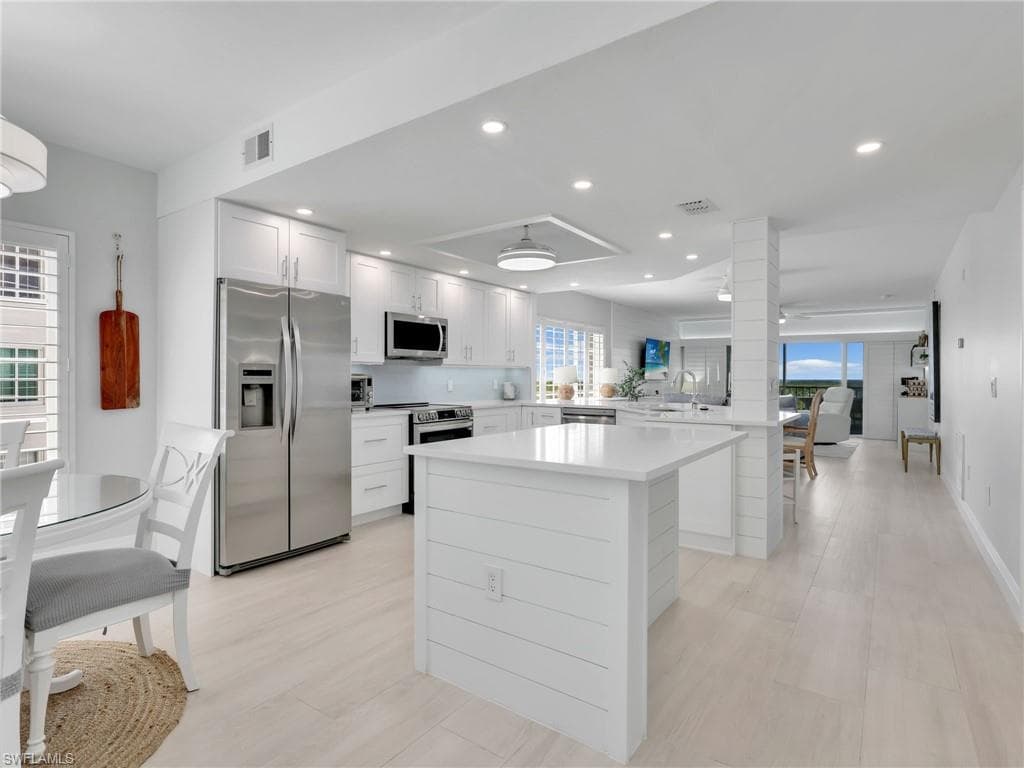 13105 Vanderbilt Dr 606, Naples, FL 34110-2