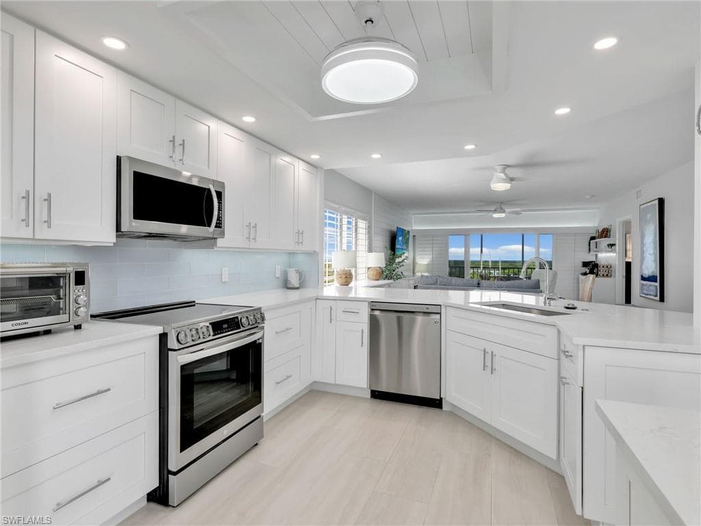 13105 Vanderbilt Dr 606, Naples, FL 34110-3