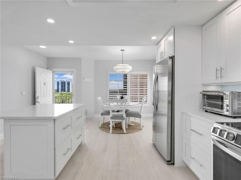 13105 Vanderbilt Dr 606, Naples, FL 34110-4