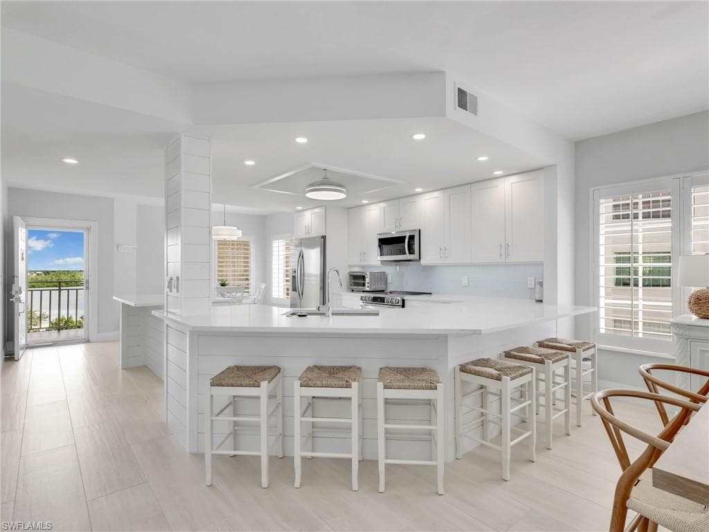 13105 Vanderbilt Dr 606, Naples, FL 34110-6