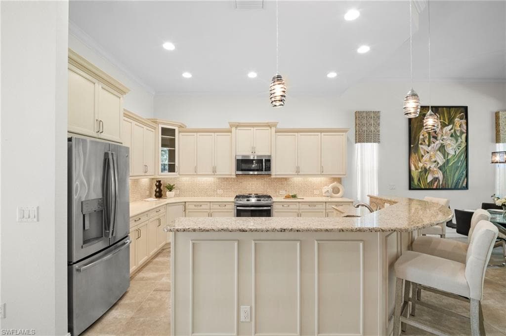 6541 Roma Way, Naples, FL 34113-8