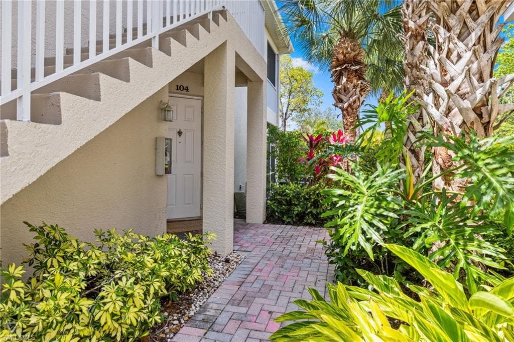1305 Sweetwater Cv 104, Naples, FL 34110-27