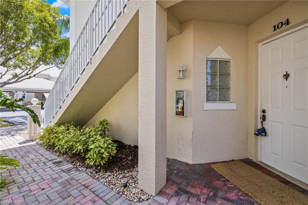 1305 Sweetwater Cv 104, Naples, FL 34110-28