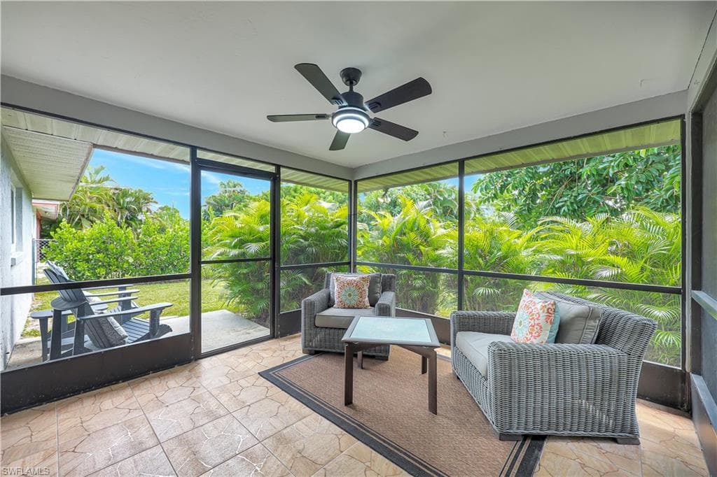 532 99th Ave N, Naples, FL 34108-17