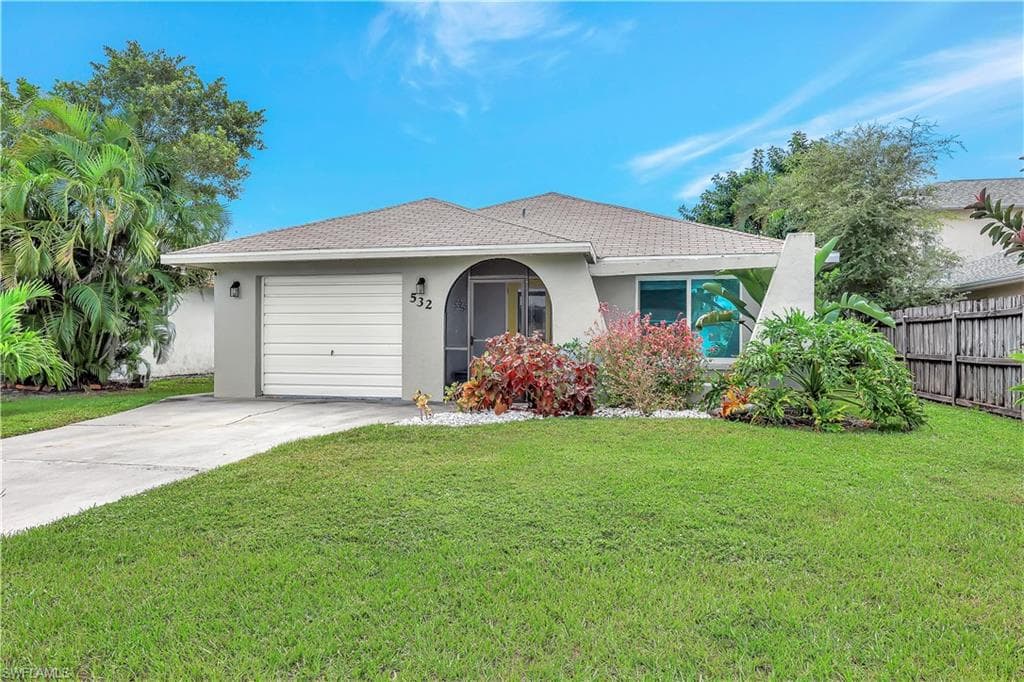 532 99th Ave N, Naples, FL 34108-1
