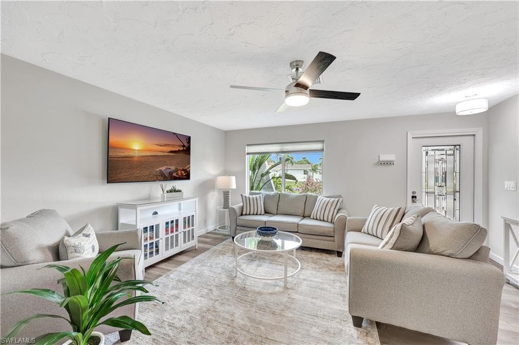 532 99th Ave N, Naples, FL 34108-2