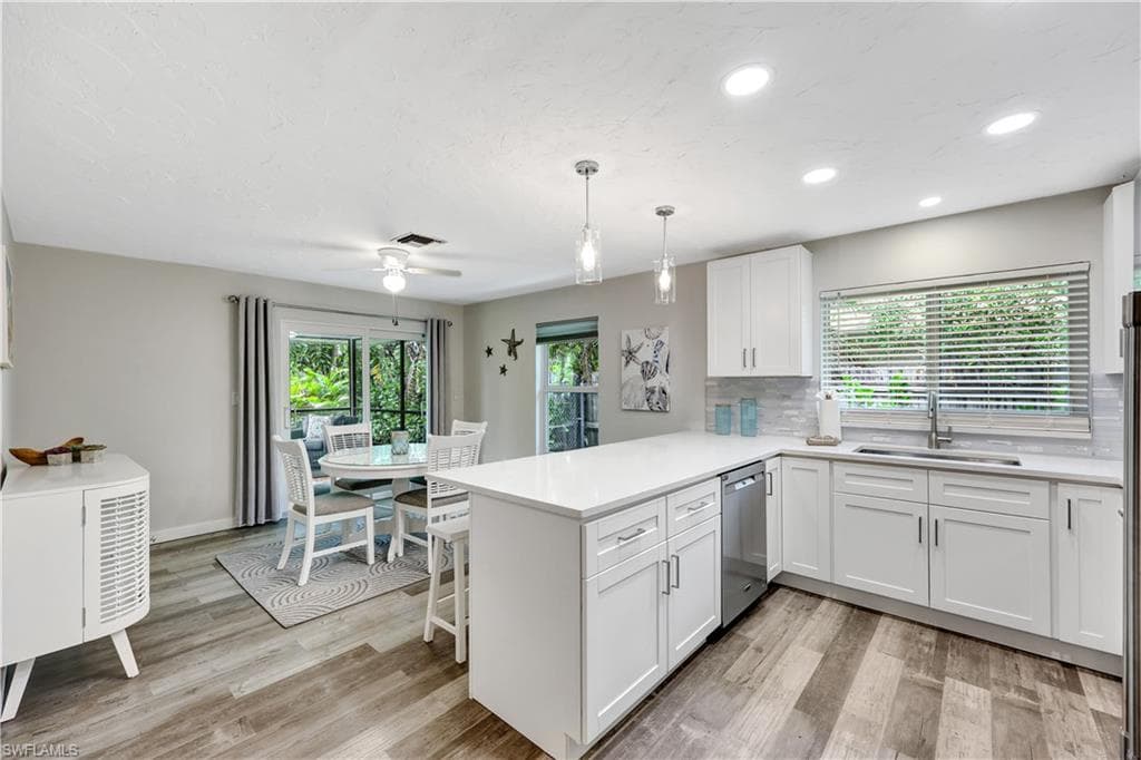 532 99th Ave N, Naples, FL 34108-6