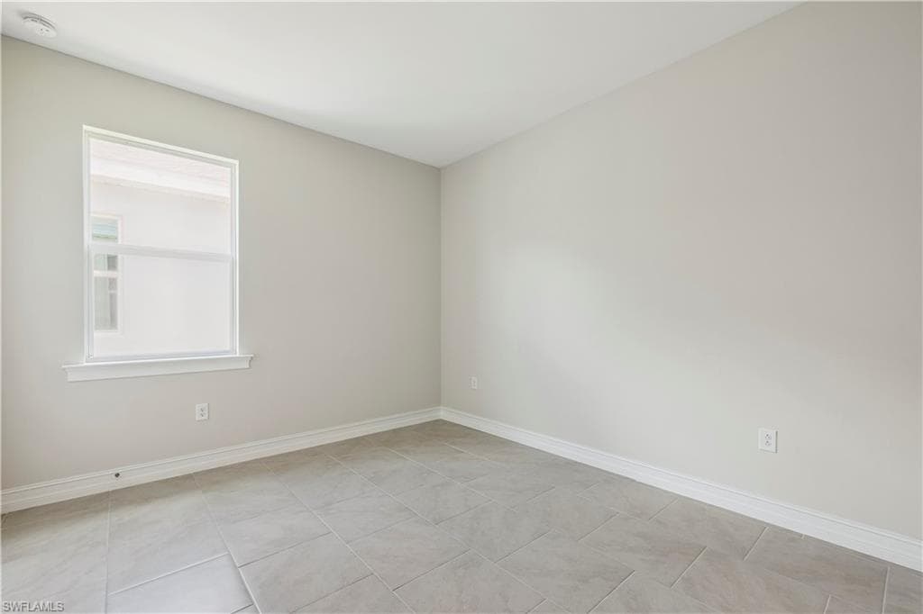 532 Spring Hill Lake Loop, Cape Coral, FL 33993-16