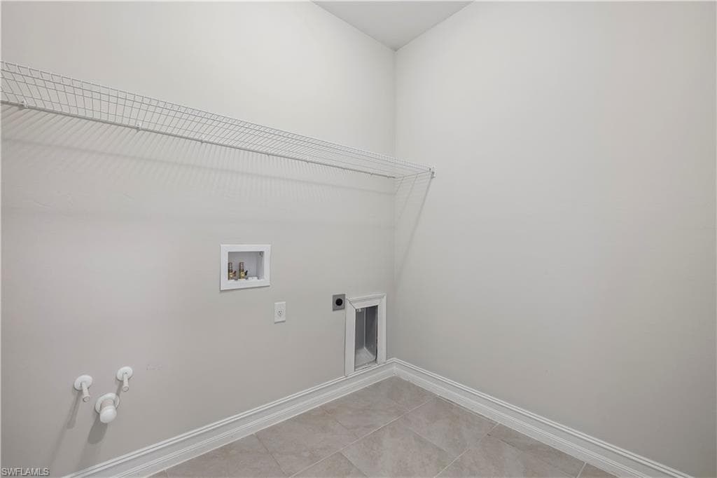 532 Spring Hill Lake Loop, Cape Coral, FL 33993-17