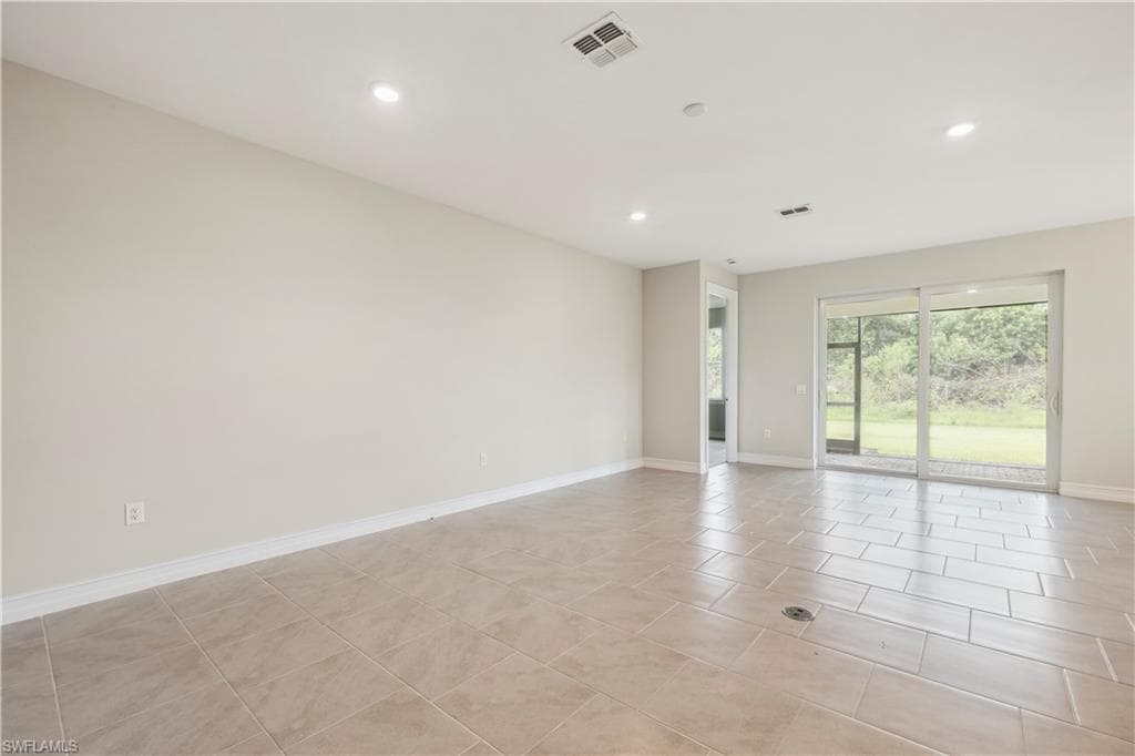 532 Spring Hill Lake Loop, Cape Coral, FL 33993-3