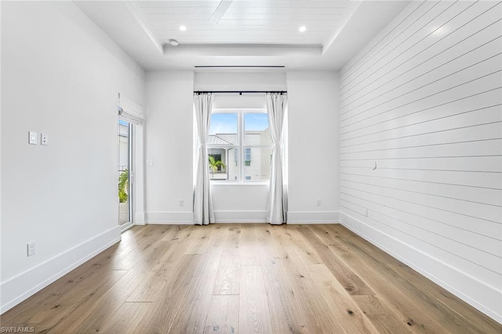 201 8th St S 308, Naples, FL 34102-13