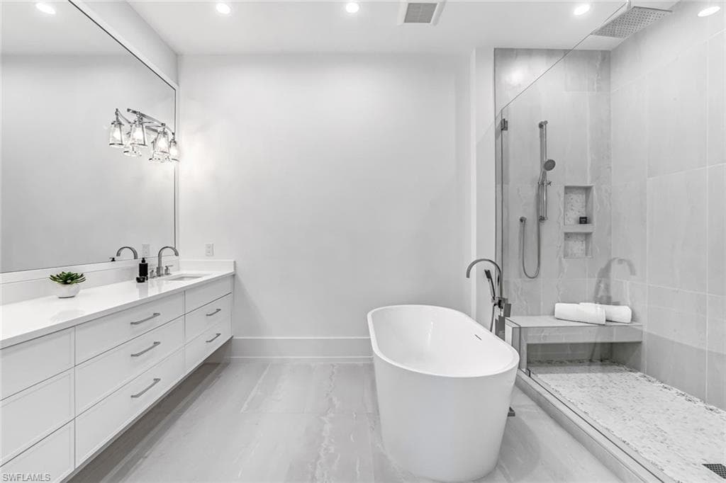 201 8th St S 308, Naples, FL 34102-15