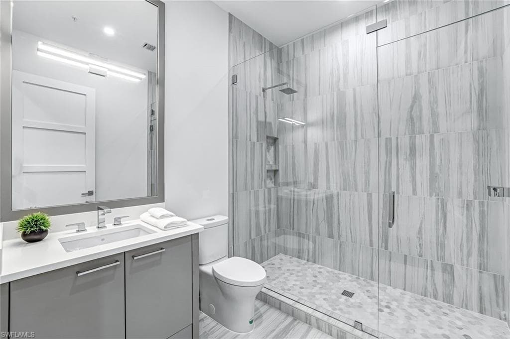 201 8th St S 308, Naples, FL 34102-21