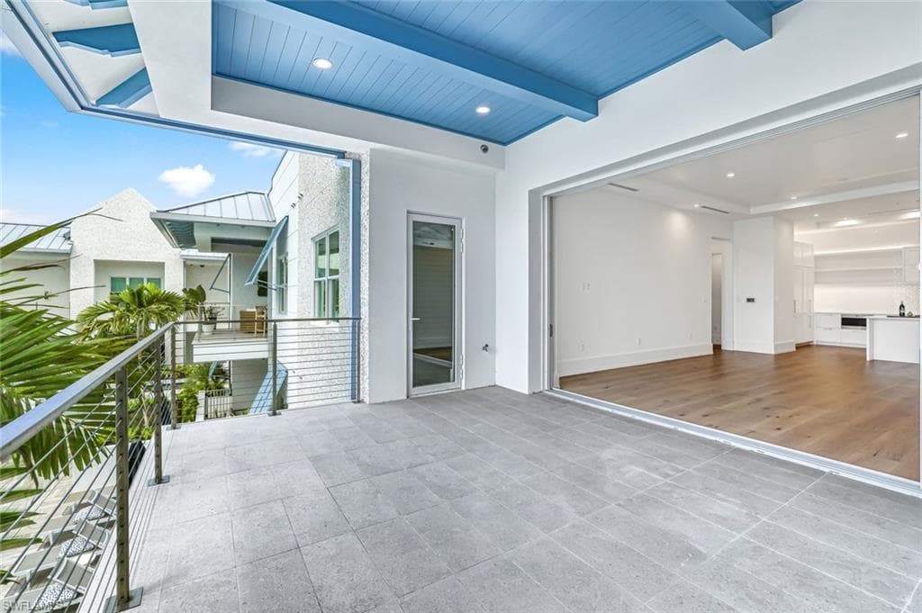 201 8th St S 308, Naples, FL 34102-23