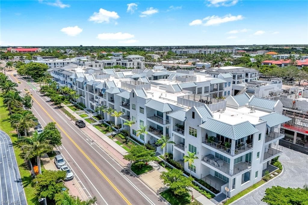 201 8th St S 308, Naples, FL 34102-28