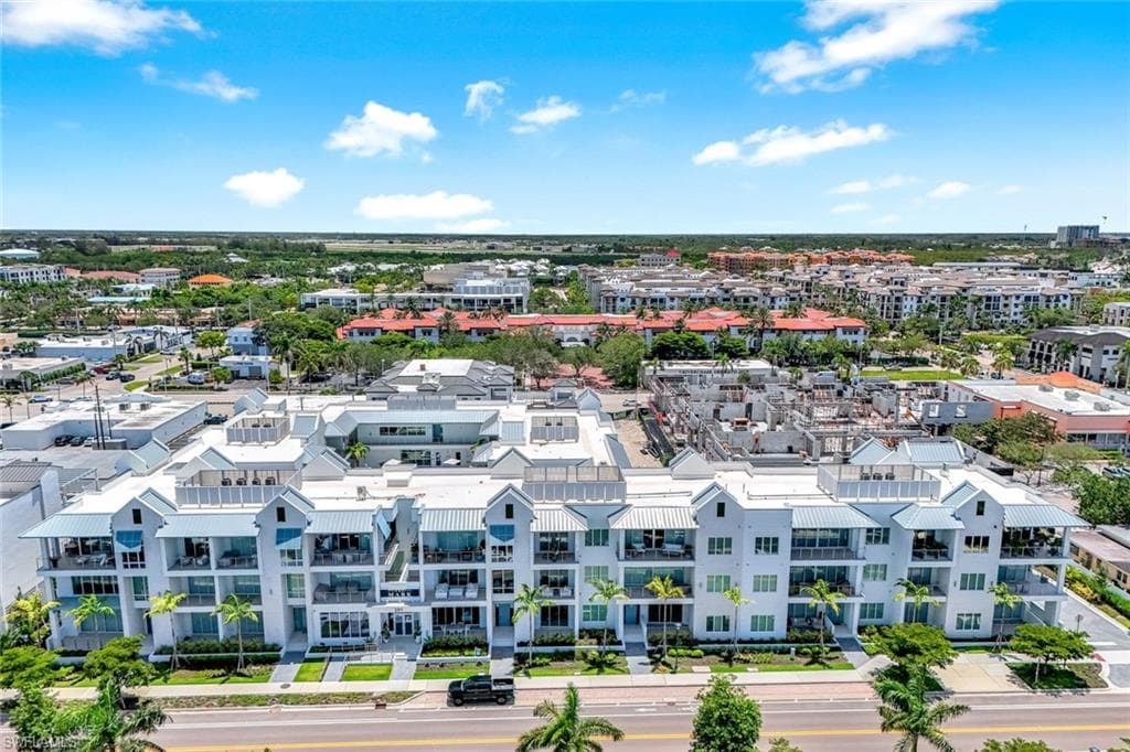 201 8th St S 308, Naples, FL 34102-2