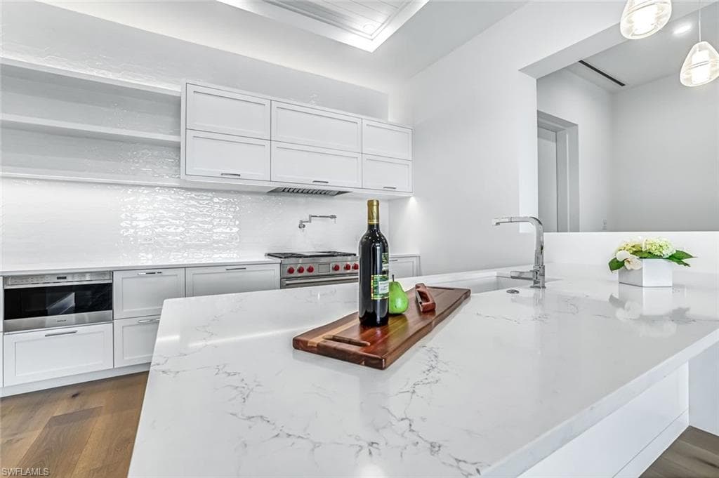 201 8th St S 308, Naples, FL 34102-5