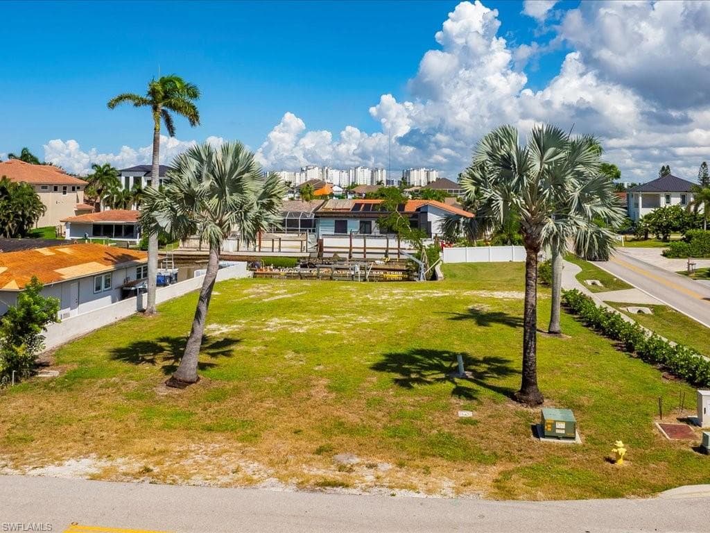 10337 Vanderbilt Dr, Naples, FL 34108-24