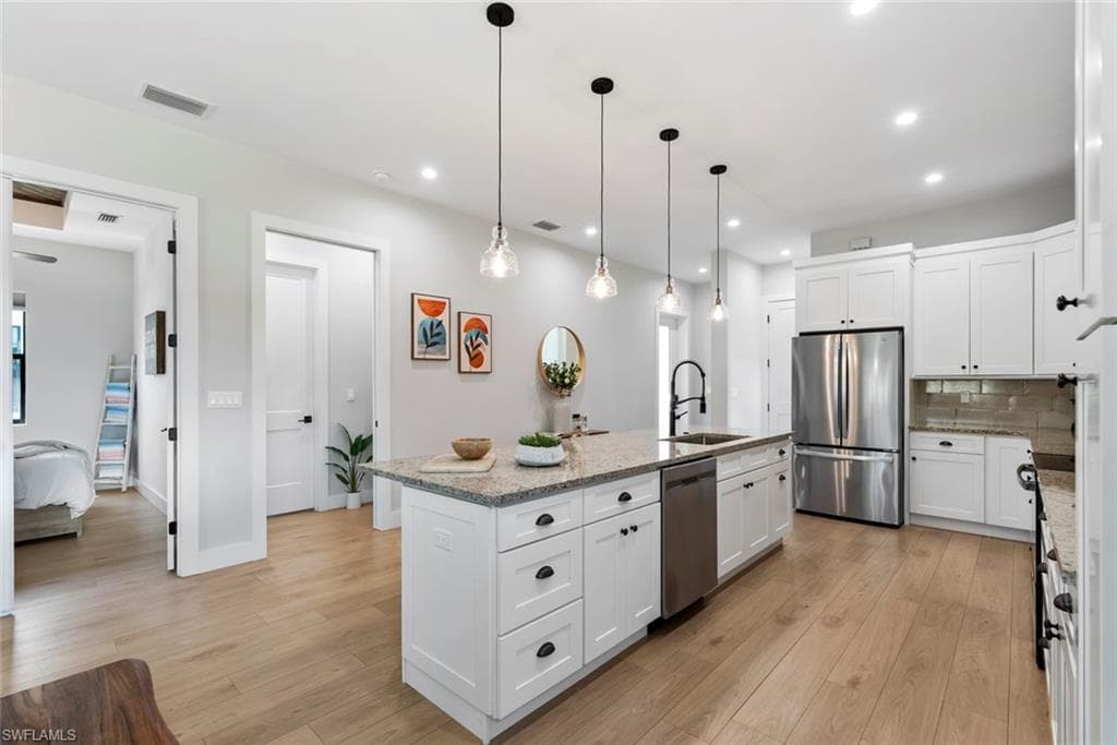 3552 Hibiscus Ave, Naples, FL 34104-9