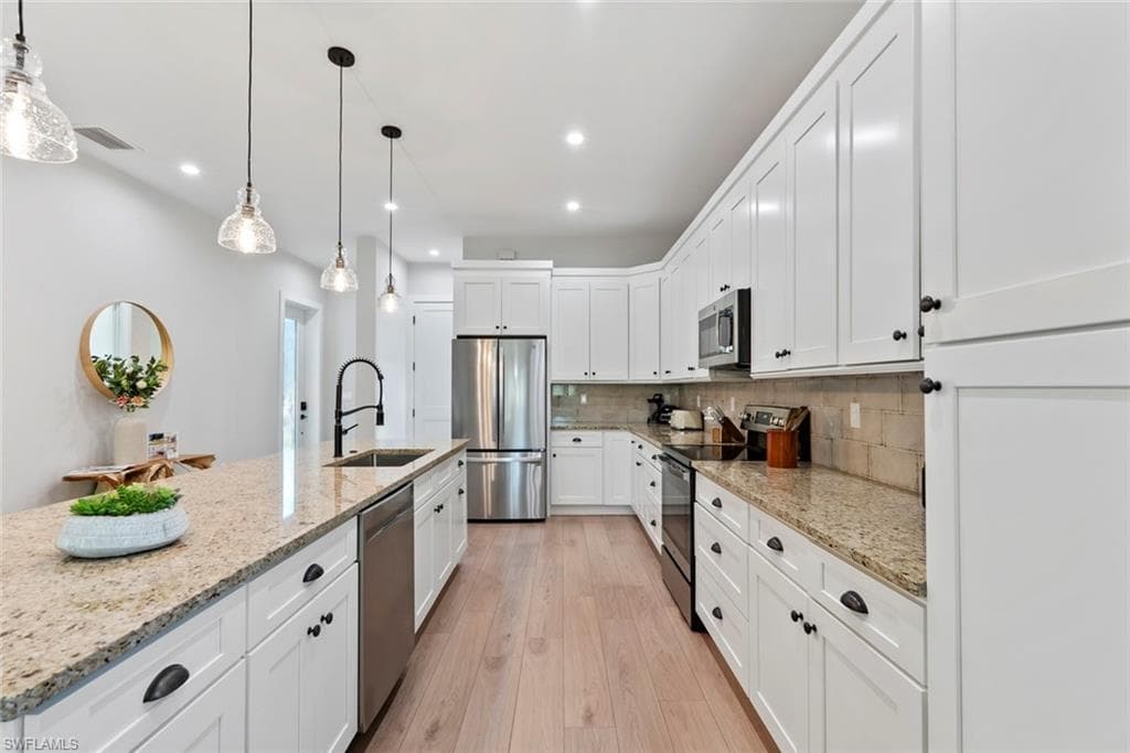 3552 Hibiscus Ave, Naples, FL 34104-10