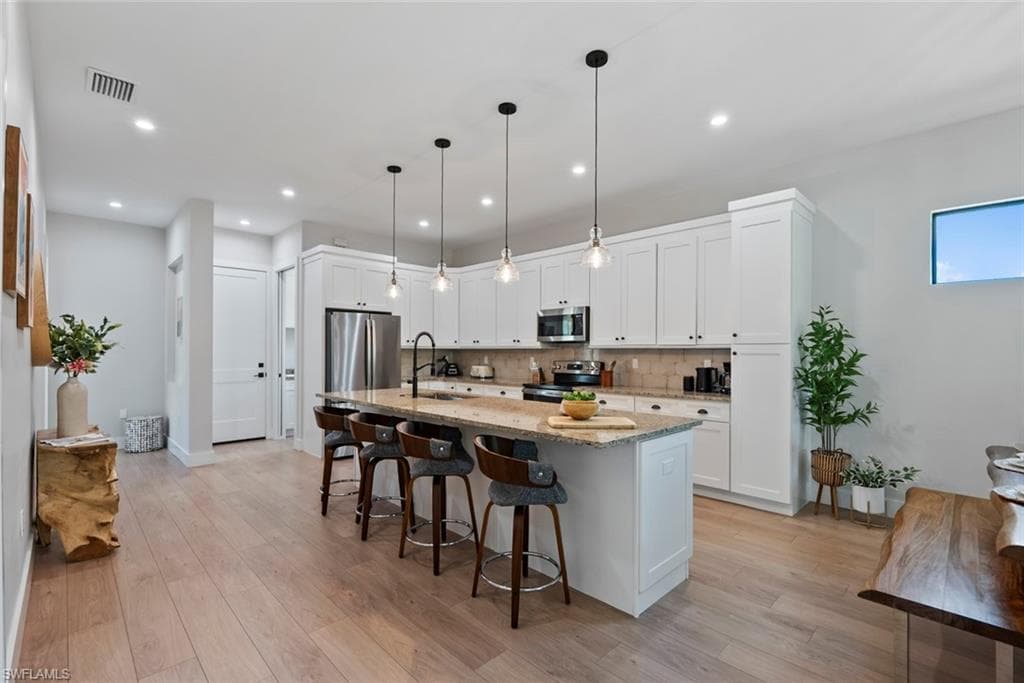 3552 Hibiscus Ave, Naples, FL 34104-11