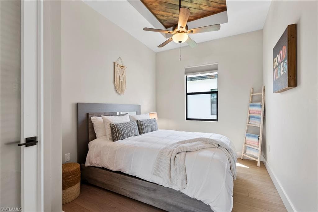 3552 Hibiscus Ave, Naples, FL 34104-18