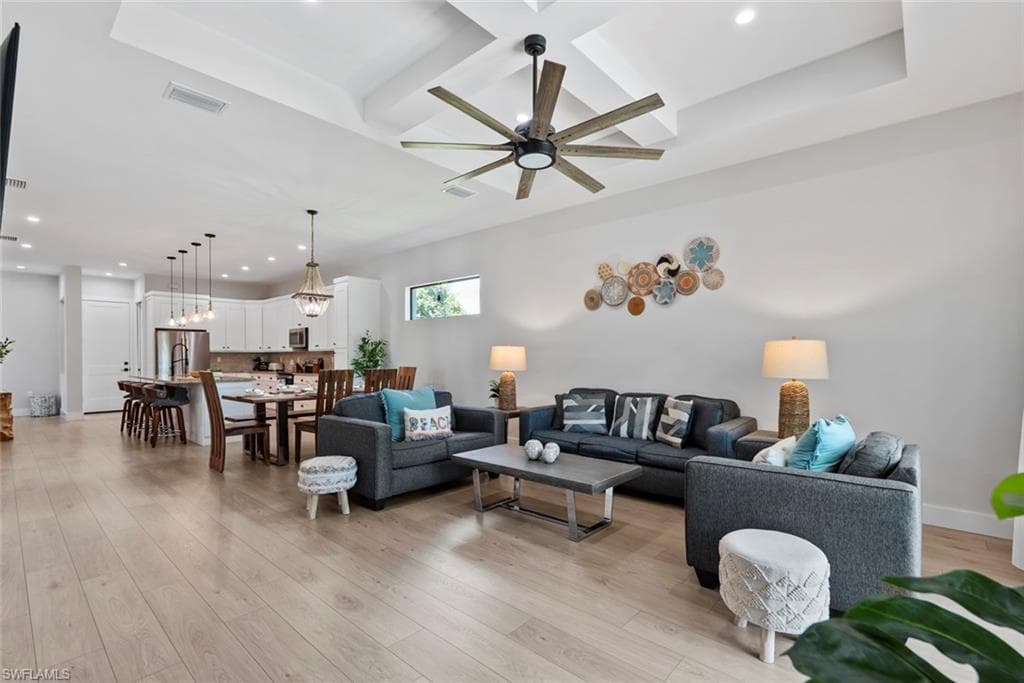 3552 Hibiscus Ave, Naples, FL 34104-23