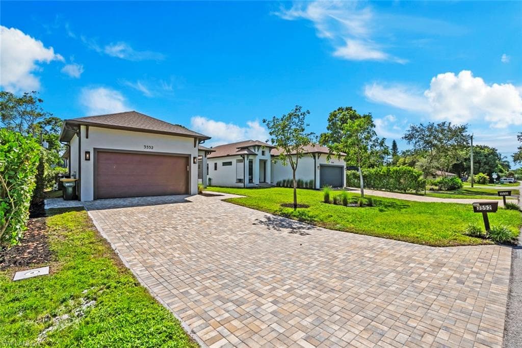 3552 Hibiscus Ave, Naples, FL 34104-1