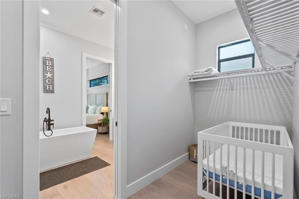 3552 Hibiscus Ave, Naples, FL 34104-37