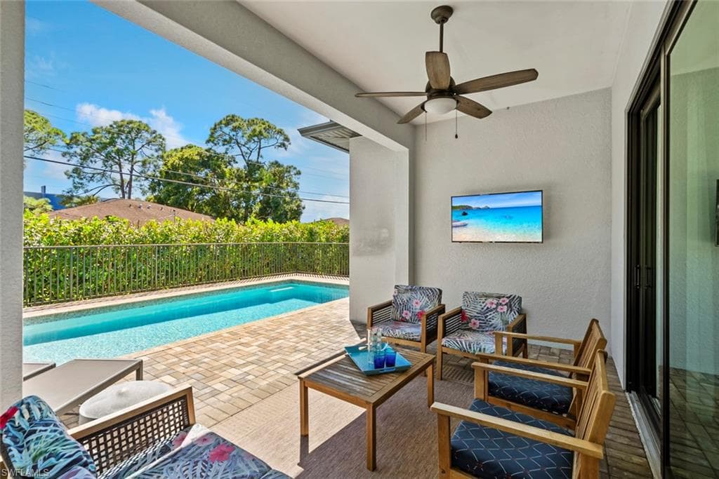 3552 Hibiscus Ave, Naples, FL 34104-38