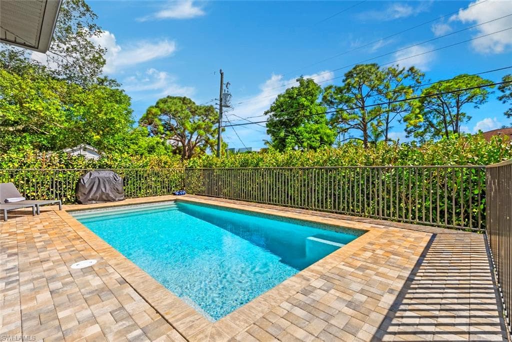 3552 Hibiscus Ave, Naples, FL 34104-43