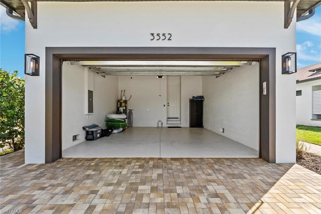 3552 Hibiscus Ave, Naples, FL 34104-44