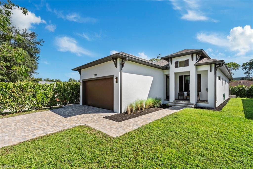 3552 Hibiscus Ave, Naples, FL 34104-3