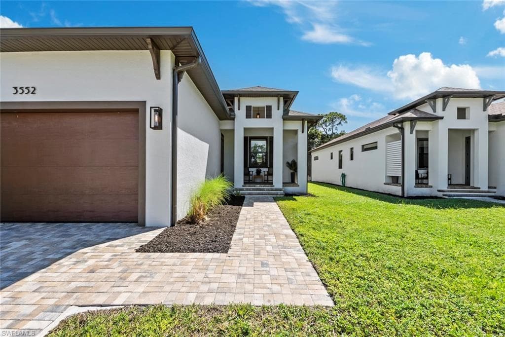 3552 Hibiscus Ave, Naples, FL 34104-4