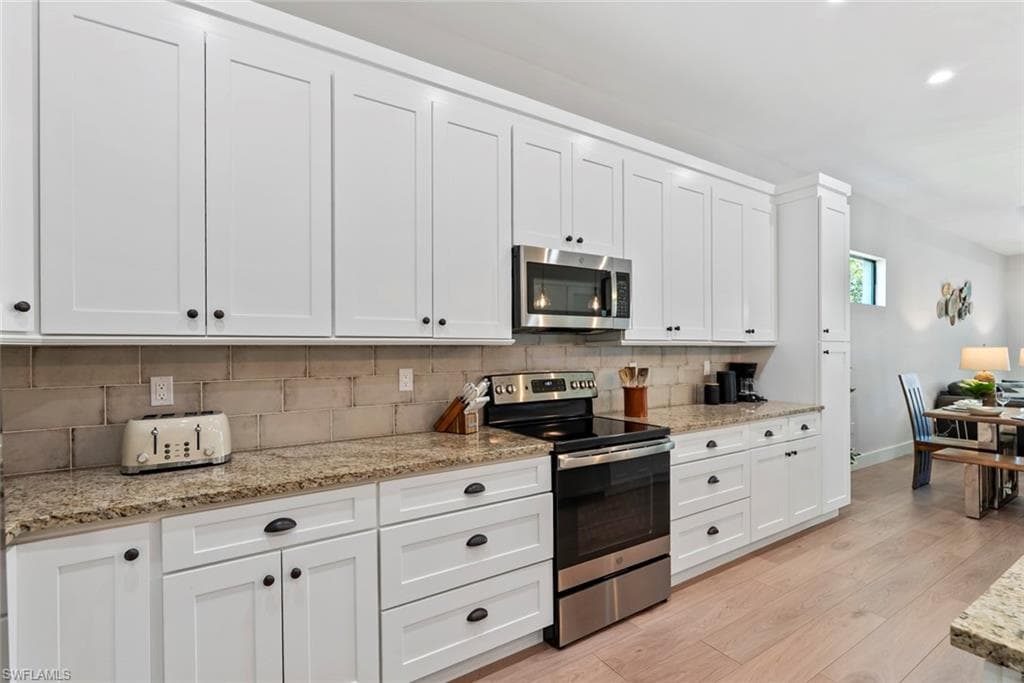 3552 Hibiscus Ave, Naples, FL 34104-7